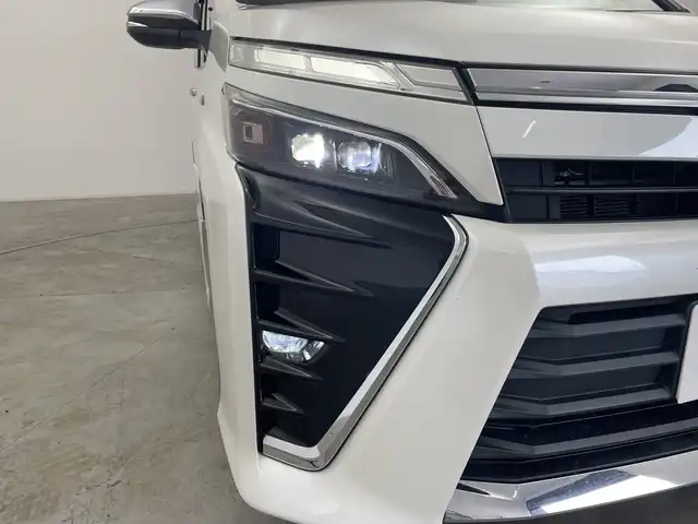 トヨタ ヴォクシー ハイブリッド ZS 煌 群馬県 2018(平30)年 4.7万km ホワイトパールクリスタルシャイン 純正９型ナビ　純正１２．１型後席モニター　バックカメラ　衝突被害軽減ブレーキ　　オートマチックハイビーム　シートヒーター　両側パワースライドドア　ドライブレコーダー　ＥＴＣ　クルーズコントロール