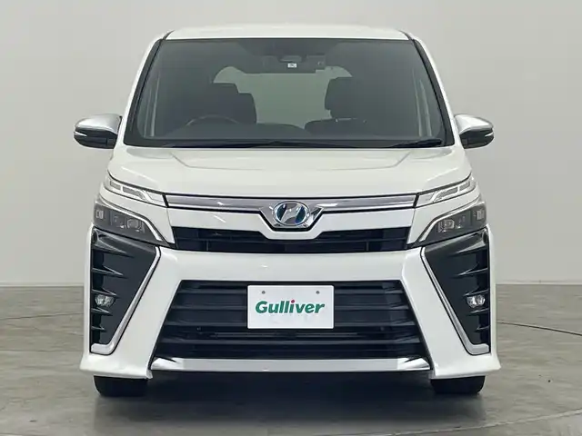 トヨタ ヴォクシー ハイブリッド ZS 煌 群馬県 2018(平30)年 4.7万km ホワイトパールクリスタルシャイン 純正９型ナビ　純正１２．１型後席モニター　バックカメラ　衝突被害軽減ブレーキ　　オートマチックハイビーム　シートヒーター　両側パワースライドドア　ドライブレコーダー　ＥＴＣ　クルーズコントロール