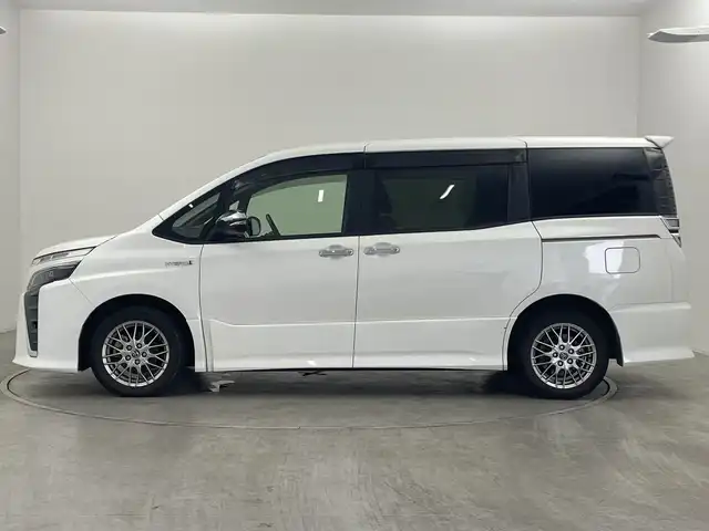 トヨタ ヴォクシー ハイブリッド ZS 煌 群馬県 2018(平30)年 4.7万km ホワイトパールクリスタルシャイン 純正９型ナビ　純正１２．１型後席モニター　バックカメラ　衝突被害軽減ブレーキ　　オートマチックハイビーム　シートヒーター　両側パワースライドドア　ドライブレコーダー　ＥＴＣ　クルーズコントロール