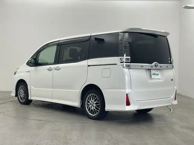 トヨタ ヴォクシー ハイブリッド ZS 煌 群馬県 2018(平30)年 4.7万km ホワイトパールクリスタルシャイン 純正９型ナビ　純正１２．１型後席モニター　バックカメラ　衝突被害軽減ブレーキ　　オートマチックハイビーム　シートヒーター　両側パワースライドドア　ドライブレコーダー　ＥＴＣ　クルーズコントロール