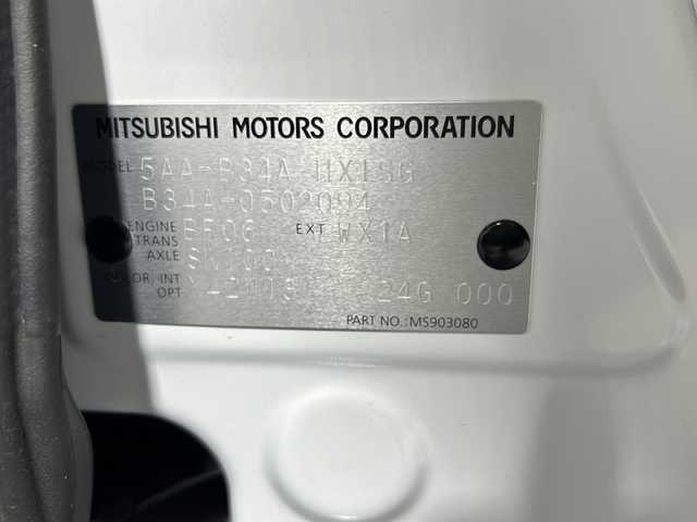 三菱 デリカミニ G プレミアム 沖縄県 2023(令5)年 1.9万km アメジストブラック/シルキーホワイト 県外仕入　/禁煙車　/純正ナビ[MM222D-LM]/（フルセグＴＶ　Blｕｅｔｏｏｔｈ FM AM）　/全方位カメラ　/両側パワースライドドア　/E‐Assist/・衝突被害軽減ブレーキ/・ 車線逸脱警報機能/・レーダークルーズコントロール/マイパイロット　/スマートルームミラー/シートバックテーブル/ＥＴＣ　/ダウンヒルアシストコントロール　/カーテンエアバック/LEDヘッドライト/ステアリングスイッチ/電動パーキングブレーキ