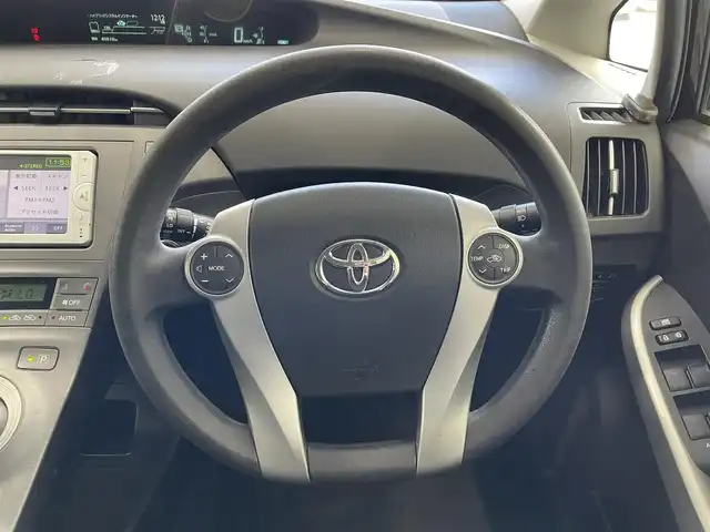 トヨタ プリウス S 沖縄県 2014(平26)年 4.1万km ボルドーマイカメタリック ・純正ナビ/・Ｂｌｕｅｔｏｏｔｈ接続/・ＴＶ/・バックカメラ/・ＥＴＣ/・スマートキー/・プッシュスタート/・純正フロアマット/・純正アルミホイール/・オートライト