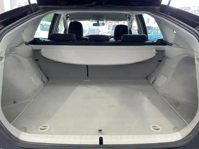 トヨタ プリウス S 沖縄県 2014(平26)年 4.1万km ボルドーマイカメタリック ・純正ナビ/・Ｂｌｕｅｔｏｏｔｈ接続/・ＴＶ/・バックカメラ/・ＥＴＣ/・スマートキー/・プッシュスタート/・純正フロアマット/・純正アルミホイール/・オートライト