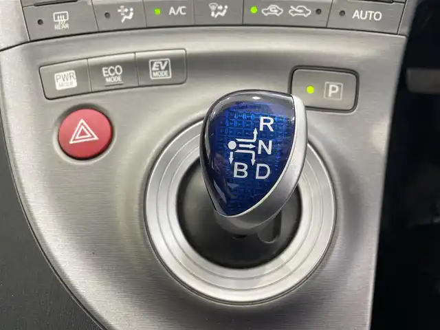 トヨタ プリウス S 沖縄県 2014(平26)年 4.1万km ボルドーマイカメタリック ・純正ナビ/・Ｂｌｕｅｔｏｏｔｈ接続/・ＴＶ/・バックカメラ/・ＥＴＣ/・スマートキー/・プッシュスタート/・純正フロアマット/・純正アルミホイール/・オートライト