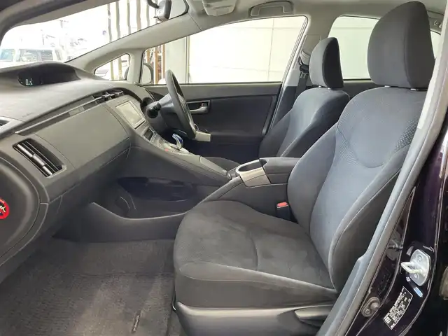 トヨタ プリウス S 沖縄県 2014(平26)年 4.1万km ボルドーマイカメタリック ・純正ナビ/・Ｂｌｕｅｔｏｏｔｈ接続/・ＴＶ/・バックカメラ/・ＥＴＣ/・スマートキー/・プッシュスタート/・純正フロアマット/・純正アルミホイール/・オートライト