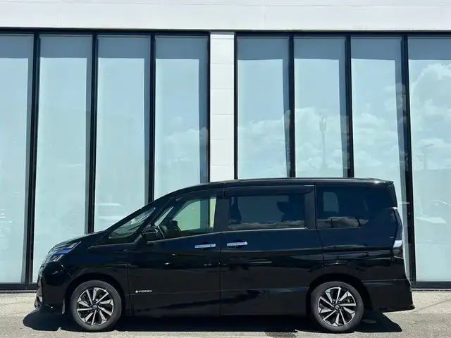 日産 セレナ e－パワー ハイウェイスター V 大阪府 2021(令3)年 5.2万km ダイヤモンドブラック 純正９インチナビ　/ビルトインＥＴＣ　/全方位モニター　/フルセグＴＶ　/両側パワースライドドア　/ドライブレコーダー（前）　/純正１６インチアルミホイール　/ＬＥＤヘッドランプ　/純正フロアマット　/プロパイロット