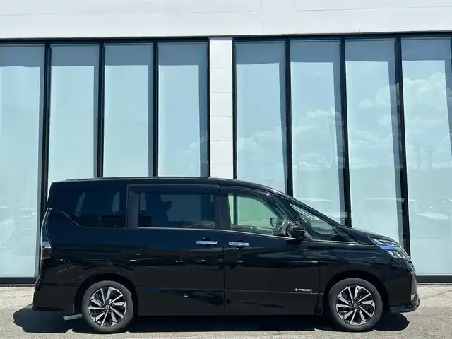 日産 セレナ e－パワー ハイウェイスター V 大阪府 2021(令3)年 5.2万km ダイヤモンドブラック 純正９インチナビ　/ビルトインＥＴＣ　/全方位モニター　/フルセグＴＶ　/両側パワースライドドア　/ドライブレコーダー（前）　/純正１６インチアルミホイール　/ＬＥＤヘッドランプ　/純正フロアマット　/プロパイロット