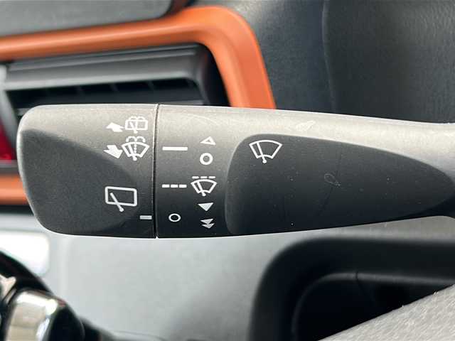 ダイハツ タント ファンクロスターボ 三重県 2023(令5)年 1.8万km クロムグレーメタリック 社外ナビ/両側パワースライドドア/スペアキー/前席シートヒーター/コーナーセンサー/革巻きハンドル/電子パーキング/USB給電/リヤサンシェード/オートハイビーム/オートライト/純正フロアマット/電動格納ミラー/禁煙車