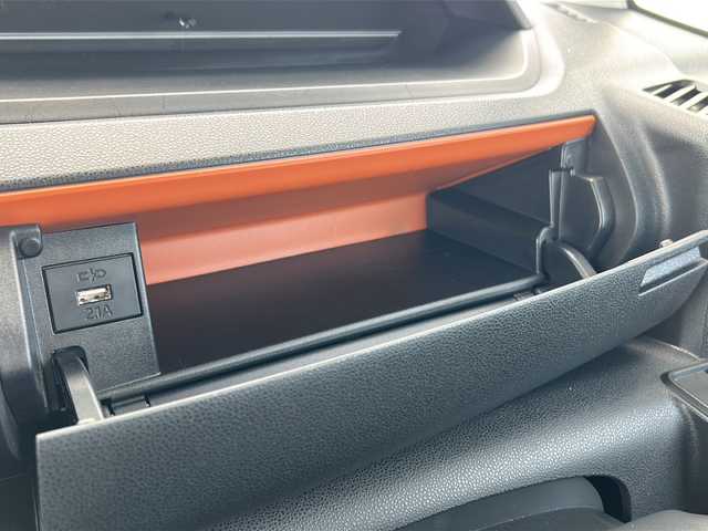 ダイハツ タント ファンクロスターボ 三重県 2023(令5)年 1.8万km クロムグレーメタリック 社外ナビ/両側パワースライドドア/スペアキー/前席シートヒーター/コーナーセンサー/革巻きハンドル/電子パーキング/USB給電/リヤサンシェード/オートハイビーム/オートライト/純正フロアマット/電動格納ミラー/禁煙車