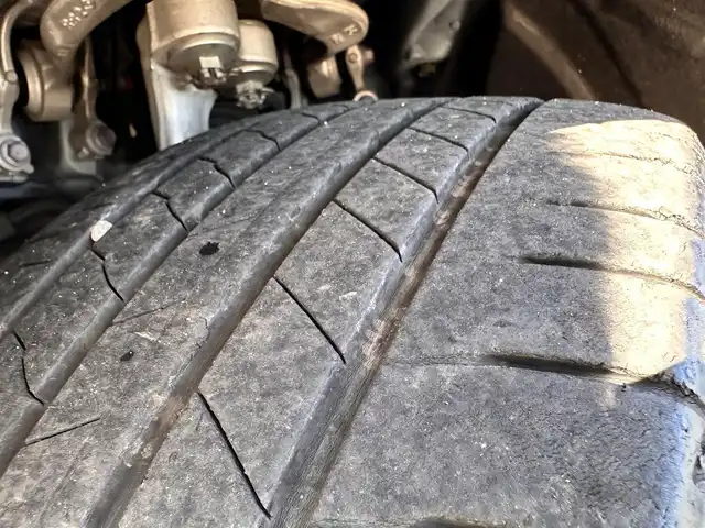トヨタ クラウン ハイブリッド S Cパッケージ 宮城県 2018(平30)年 1.8万km ホワイトパールクリスタルシャイン ムーンルーフ/18インチアルミホイール/＝＝＝/セーフティセンス/・プリクラッシュセーフティ/・レーントレーシングアシスト/・レーダークルーズコントロール/・オートマチックハイビーム/・ロードサインアシスト/・先行車発進告知機能/ブラインドスポットモニター/リアクロストラフィックオートブレーキ/リアクロストラフィックアラート/純正ナビ/・CD/DVD/・Bluetooth/・フルセグTV/バックカメラ/ビルトインETC/ドライブレコーダー/AC100V/100Wコンセント/パワーシート/シートヒーター/ステアリグヒーター/革巻きステアリング/ステアリングスイッチ/パドルシフト/電動パーキングブレーキ/ブレーキホールド/LEDヘッドランプ/フォグランプ/オートライト/スマートキー＆プッシュスタート/スペアキー/電動格納ミラー/純正フロアマット/純正ドアバイザー/W/サイド/カーテンエアバッグ