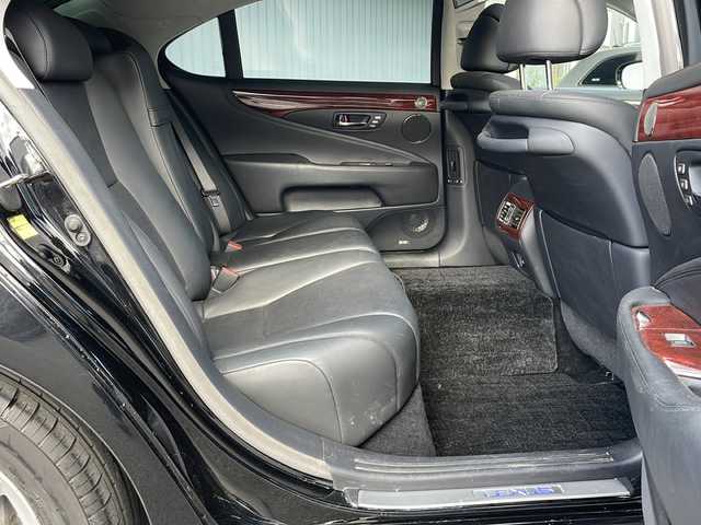 レクサス ＬＳ 600hL 長野県 2007(平19)年 7.7万km ブラック ４WD/サンルーフ/ブラックレザーシート/純正メーカーHDDナビTV/純正後席モニター/バックカメラ/ETC/純正18インチアルミ/インテリジェントルームミラー/パワーバックドア/コーナセンサー/シートヒーター /ステアリングヒーター/保証書・取説