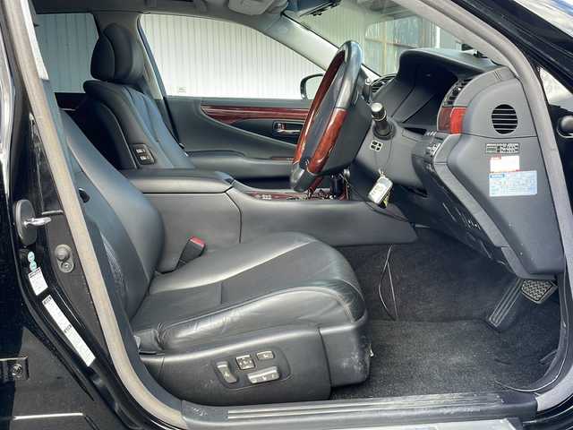 レクサス ＬＳ 600hL 長野県 2007(平19)年 7.7万km ブラック ４WD/サンルーフ/ブラックレザーシート/純正メーカーHDDナビTV/純正後席モニター/バックカメラ/ETC/純正18インチアルミ/インテリジェントルームミラー/パワーバックドア/コーナセンサー/シートヒーター /ステアリングヒーター/保証書・取説