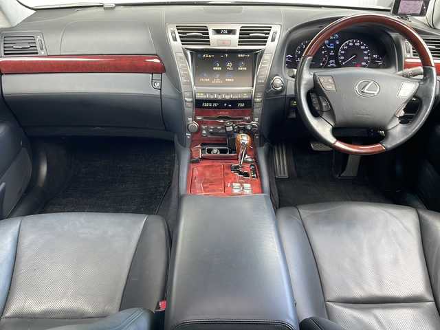 レクサス ＬＳ 600hL 長野県 2007(平19)年 7.7万km ブラック ４WD/サンルーフ/ブラックレザーシート/純正メーカーHDDナビTV/純正後席モニター/バックカメラ/ETC/純正18インチアルミ/インテリジェントルームミラー/パワーバックドア/コーナセンサー/シートヒーター /ステアリングヒーター/保証書・取説