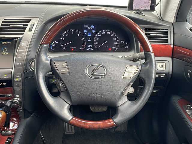 レクサス ＬＳ 600hL 長野県 2007(平19)年 7.7万km ブラック ４WD/サンルーフ/ブラックレザーシート/純正メーカーHDDナビTV/純正後席モニター/バックカメラ/ETC/純正18インチアルミ/インテリジェントルームミラー/パワーバックドア/コーナセンサー/シートヒーター /ステアリングヒーター/保証書・取説