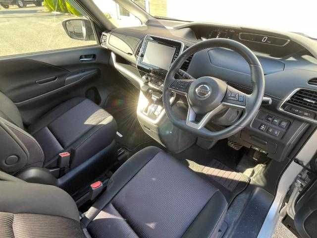 日産 セレナ ハイウェイスター プロパイロットED 岩手県 2016(平28)年 6.7万km ブリリアントシルバー 純正８インチナビ/ＣＤ／ＤＶＤ／ＢＴ／フルセグ/前後ソナー/アイドリングストップ/両側パワスラ/左側ハンズフリースライドドア/衝突被害軽減ブレーキ/レーンキープ/オートブレーキホールド