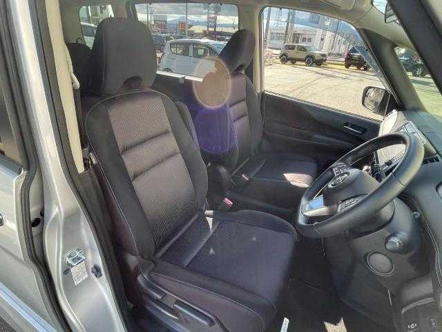 日産 セレナ ハイウェイスター プロパイロットED 岩手県 2016(平28)年 6.7万km ブリリアントシルバー 純正８インチナビ/ＣＤ／ＤＶＤ／ＢＴ／フルセグ/前後ソナー/アイドリングストップ/両側パワスラ/左側ハンズフリースライドドア/衝突被害軽減ブレーキ/レーンキープ/オートブレーキホールド