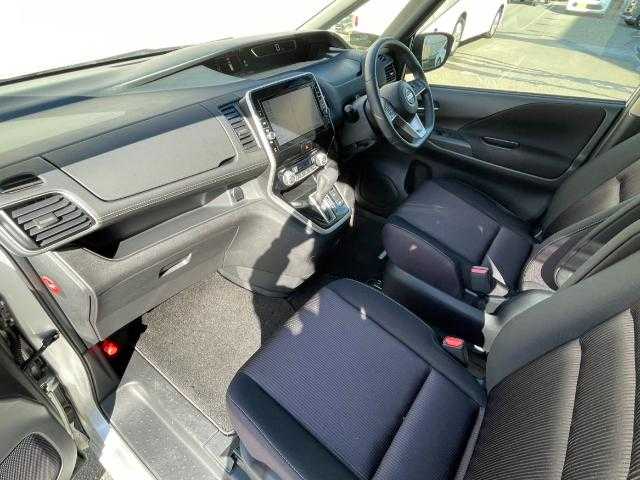 日産 セレナ ハイウェイスター プロパイロットED 岩手県 2016(平28)年 6.7万km ブリリアントシルバー 純正８インチナビ/ＣＤ／ＤＶＤ／ＢＴ／フルセグ/前後ソナー/アイドリングストップ/両側パワスラ/左側ハンズフリースライドドア/衝突被害軽減ブレーキ/レーンキープ/オートブレーキホールド