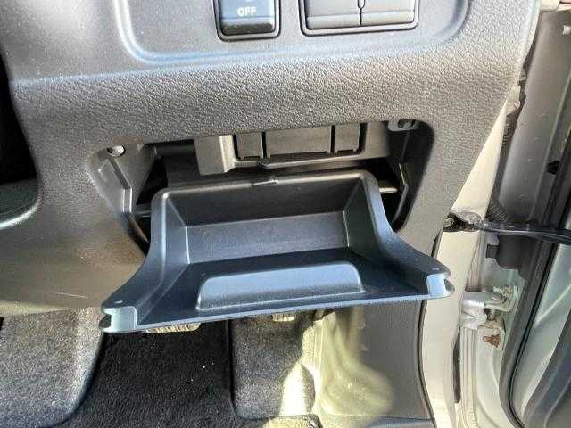 日産 セレナ ハイウェイスター プロパイロットED 岩手県 2016(平28)年 6.7万km ブリリアントシルバー 純正８インチナビ/ＣＤ／ＤＶＤ／ＢＴ／フルセグ/前後ソナー/アイドリングストップ/両側パワスラ/左側ハンズフリースライドドア/衝突被害軽減ブレーキ/レーンキープ/オートブレーキホールド