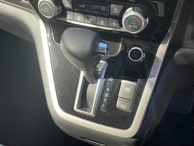 日産 セレナ ハイウェイスター プロパイロットED 岩手県 2016(平28)年 6.7万km ブリリアントシルバー 純正８インチナビ/ＣＤ／ＤＶＤ／ＢＴ／フルセグ/前後ソナー/アイドリングストップ/両側パワスラ/左側ハンズフリースライドドア/衝突被害軽減ブレーキ/レーンキープ/オートブレーキホールド