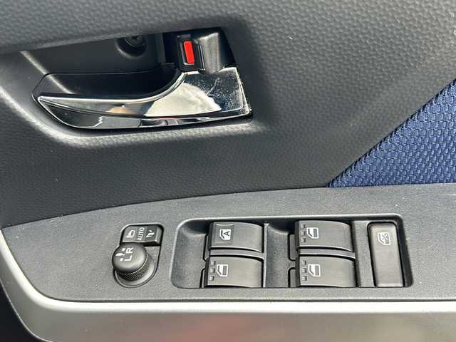 トヨタ ルーミー カスタムG S 山形県 2017(平29)年 4万km ブラックマイカ/マゼンダベリーメタリック 禁煙車/4WD/スマートアシスト/横滑り防止装置/クルーズコントロール/バックカメラ/後方コーナーセンサー/純正ナビ/（Bluetooth/フルセグ/AM/FM)/テレビキャンセラー/両側パワースライドドア/アイドリングストップ/ETC/純正エンジンスターター/オートLEDライト/フォグランプ/ドアバイザー