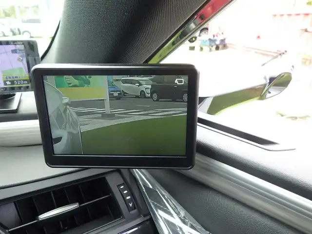 レクサス ＥＳ 300h Fスポーツ 千葉県 2022(令4)年 0.6万km ホワイトノーヴァガラスフレーク Lexus Safety System+/・プリクラッシュセーフティ/・レーンディパーチャーアラート/・オートハイビーム/・レーダークルーズコントロール/・ブラインドスポットモニター/ムーンルーフ/コンビレザーシート/前席パワーシート/エアシート/シートヒーター/純正SDナビ/地デジTV/【DVD/CD再生機能　Bluetooth接続】/パノラミックビューモニター/デジタルインナーミラー/デジタルアウターミラー/革巻きステアリング/ステアリングスイッチ/ステアリングヒーター/パドルシフト/ETC（2.0）/3眼LEDヘッドライト/フォグライト/ウインカーミラー/社外レーダー/ドライブレコーダー/クリアランスソナー/純正19インチアルミホイル/サイド/カーテンエアバッグ/スマートキー