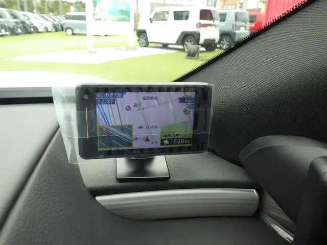 レクサス ＥＳ 300h Fスポーツ 千葉県 2022(令4)年 0.6万km ホワイトノーヴァガラスフレーク Lexus Safety System+/・プリクラッシュセーフティ/・レーンディパーチャーアラート/・オートハイビーム/・レーダークルーズコントロール/・ブラインドスポットモニター/ムーンルーフ/コンビレザーシート/前席パワーシート/エアシート/シートヒーター/純正SDナビ/地デジTV/【DVD/CD再生機能　Bluetooth接続】/パノラミックビューモニター/デジタルインナーミラー/デジタルアウターミラー/革巻きステアリング/ステアリングスイッチ/ステアリングヒーター/パドルシフト/ETC（2.0）/3眼LEDヘッドライト/フォグライト/ウインカーミラー/社外レーダー/ドライブレコーダー/クリアランスソナー/純正19インチアルミホイル/サイド/カーテンエアバッグ/スマートキー