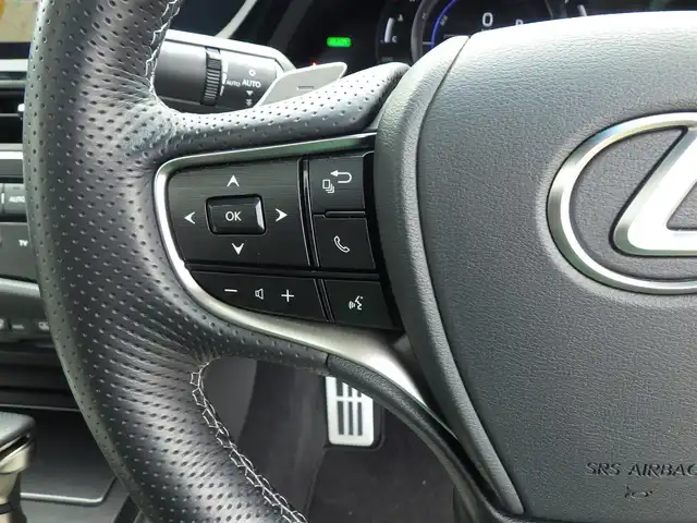 レクサス ＥＳ 300h Fスポーツ 千葉県 2022(令4)年 0.6万km ホワイトノーヴァガラスフレーク Lexus Safety System+/・プリクラッシュセーフティ/・レーンディパーチャーアラート/・オートハイビーム/・レーダークルーズコントロール/・ブラインドスポットモニター/ムーンルーフ/コンビレザーシート/前席パワーシート/エアシート/シートヒーター/純正SDナビ/地デジTV/【DVD/CD再生機能　Bluetooth接続】/パノラミックビューモニター/デジタルインナーミラー/デジタルアウターミラー/革巻きステアリング/ステアリングスイッチ/ステアリングヒーター/パドルシフト/ETC（2.0）/3眼LEDヘッドライト/フォグライト/ウインカーミラー/社外レーダー/ドライブレコーダー/クリアランスソナー/純正19インチアルミホイル/サイド/カーテンエアバッグ/スマートキー