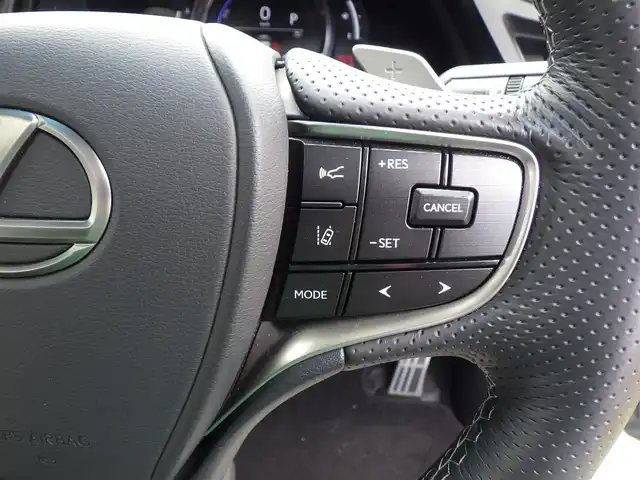 レクサス ＥＳ 300h Fスポーツ 千葉県 2022(令4)年 0.6万km ホワイトノーヴァガラスフレーク Lexus Safety System+/・プリクラッシュセーフティ/・レーンディパーチャーアラート/・オートハイビーム/・レーダークルーズコントロール/・ブラインドスポットモニター/ムーンルーフ/コンビレザーシート/前席パワーシート/エアシート/シートヒーター/純正SDナビ/地デジTV/【DVD/CD再生機能　Bluetooth接続】/パノラミックビューモニター/デジタルインナーミラー/デジタルアウターミラー/革巻きステアリング/ステアリングスイッチ/ステアリングヒーター/パドルシフト/ETC（2.0）/3眼LEDヘッドライト/フォグライト/ウインカーミラー/社外レーダー/ドライブレコーダー/クリアランスソナー/純正19インチアルミホイル/サイド/カーテンエアバッグ/スマートキー