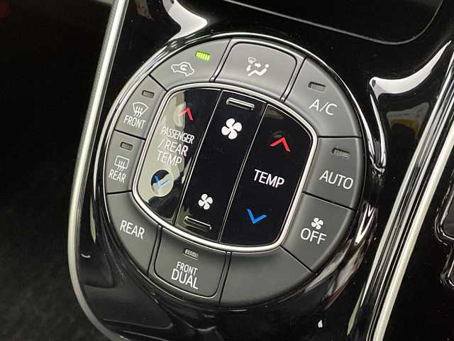 トヨタ ヴォクシー ZS 煌Ⅱ 新潟県 2019(令1)年 2.8万km ブラック 両側パワースライドドア　/ＡＬＰＩＮＥ製９インチメモリナビ　/Bluetooth・CD・DVD/バックカメラ　/フルセグ　/衝突被害軽減システム/ビルトインＥＴＣ　/前方ドライブレコーダー　/クルーズコントロール　/レーンキープアシスト/アイドリングストップ　/前後コーナーセンサー　/LEDオートライト/オートマチックハイビーム/プラグインHV/MTモード付AT/純正アルミホイール/スマートキー/スペアキー