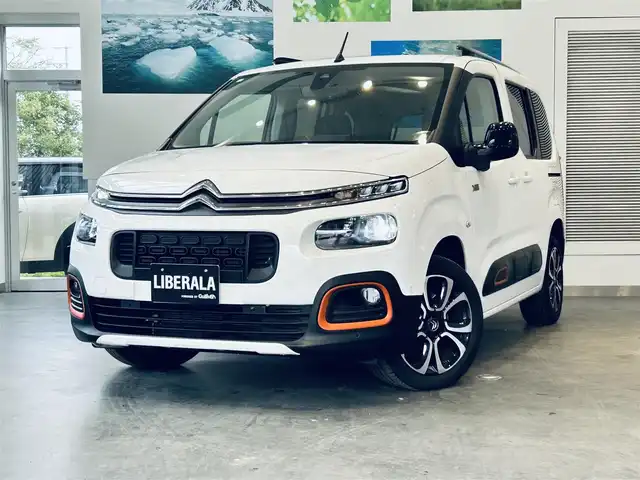シトロエン ベルランゴ シャイン XTRパック 大阪府 2021(令3)年 3.3万km ブランバンキーズ ガラスルーフ/純正ディスプレイオーディオ/applecarplay/バック・サイドカメラ/純正17インチAW/ACC/ブラインドスポット/クリアランスソナー/パドルシフト/ルーフレール/ETC/ドラレコ/天井収納/スマートキー/USB/Bluetooth