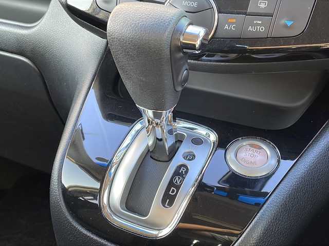 日産 セレナ HWS S HV Vセレ +Sefty Aセーフ 青森県 2015(平27)年 13.6万km ブリリアントホワイトパール ワンオーナー/純正8インチSDナビ・フルセグTV/CD・DVD・Bluetooth・SD/アラウンドビューモニター/純正フリップダウンモニター/両側パワースライドドア/エマージェンシーブレーキ/レーンキープアシスト/フロント・バックソナー/横滑り防止システム/純正エンジンスターター/ビルトインETC/LEDヘッドライト/フォグランプ/純正16インチアルミ/H28.H29.H30.R2.R4.R6年記録簿有/保証書・取説書