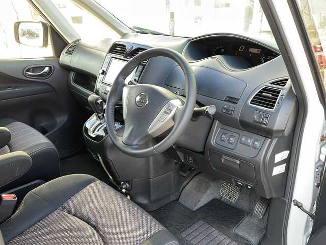 日産 セレナ HWS S HV Vセレ +Sefty Aセーフ 青森県 2015(平27)年 13.6万km ブリリアントホワイトパール ワンオーナー/純正8インチSDナビ・フルセグTV/CD・DVD・Bluetooth・SD/アラウンドビューモニター/純正フリップダウンモニター/両側パワースライドドア/エマージェンシーブレーキ/レーンキープアシスト/フロント・バックソナー/横滑り防止システム/純正エンジンスターター/ビルトインETC/LEDヘッドライト/フォグランプ/純正16インチアルミ/H28.H29.H30.R2.R4.R6年記録簿有/保証書・取説書