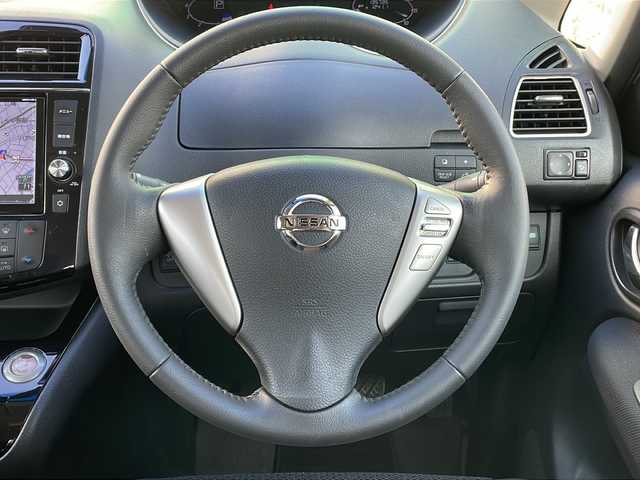 日産 セレナ HWS S HV Vセレ +Sefty Aセーフ 青森県 2015(平27)年 13.6万km ブリリアントホワイトパール ワンオーナー/純正8インチSDナビ・フルセグTV/CD・DVD・Bluetooth・SD/アラウンドビューモニター/純正フリップダウンモニター/両側パワースライドドア/エマージェンシーブレーキ/レーンキープアシスト/フロント・バックソナー/横滑り防止システム/純正エンジンスターター/ビルトインETC/LEDヘッドライト/フォグランプ/純正16インチアルミ/H28.H29.H30.R2.R4.R6年記録簿有/保証書・取説書