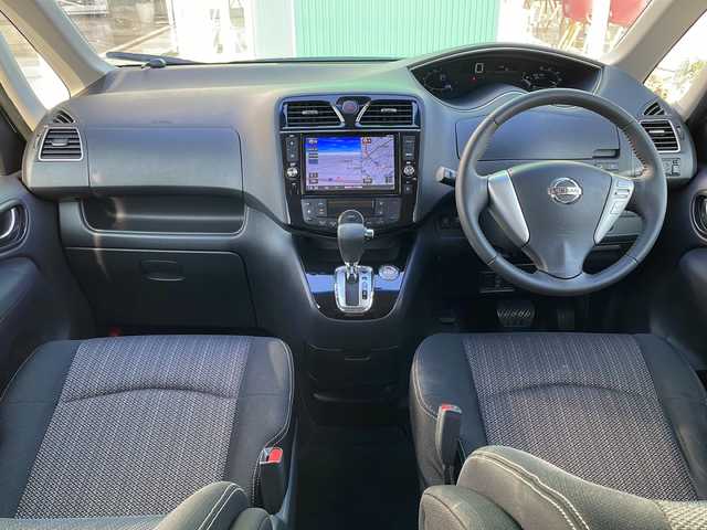 日産 セレナ HWS S HV Vセレ +Sefty Aセーフ 青森県 2015(平27)年 13.6万km ブリリアントホワイトパール ワンオーナー/純正8インチSDナビ・フルセグTV/CD・DVD・Bluetooth・SD/アラウンドビューモニター/純正フリップダウンモニター/両側パワースライドドア/エマージェンシーブレーキ/レーンキープアシスト/フロント・バックソナー/横滑り防止システム/純正エンジンスターター/ビルトインETC/LEDヘッドライト/フォグランプ/純正16インチアルミ/H28.H29.H30.R2.R4.R6年記録簿有/保証書・取説書