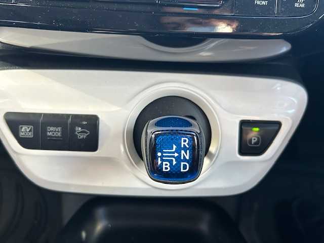 トヨタ プリウス Sセーフティプラス 宮城県 2017(平29)年 6.5万km スティールブロンドM 登録時走行距離64869km/SDナビ/フルセグTV/CD/DVD/Bluetooth/バックカメラ/ドライブレコーダー/ETC/追従クルーズコントロール/純正フロアマット/シートヒーター/衝突軽減ブレーキ/横滑り防止装置/LEDライト/コーナーセンサー/純正アルミホイール/15インチ冬タイヤ＆ホイール付き/電動格納ミラー