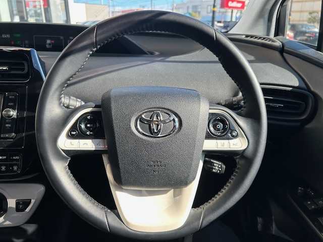 トヨタ プリウス Sセーフティプラス 宮城県 2017(平29)年 6.5万km スティールブロンドM 登録時走行距離64869km/SDナビ/フルセグTV/CD/DVD/Bluetooth/バックカメラ/ドライブレコーダー/ETC/追従クルーズコントロール/純正フロアマット/シートヒーター/衝突軽減ブレーキ/横滑り防止装置/LEDライト/コーナーセンサー/純正アルミホイール/15インチ冬タイヤ＆ホイール付き/電動格納ミラー