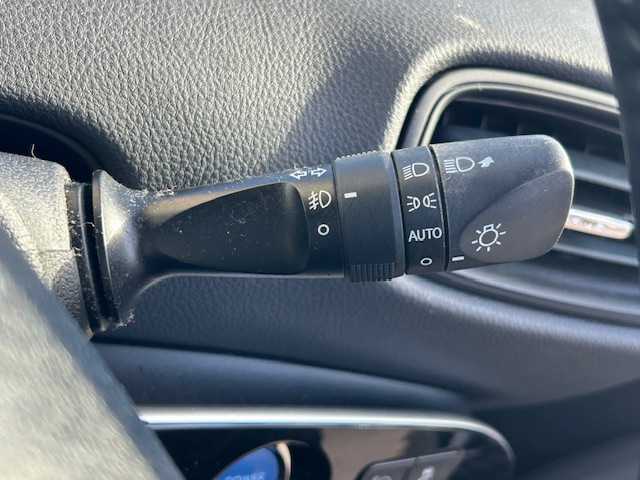 トヨタ プリウス Sセーフティプラス 宮城県 2017(平29)年 6.5万km スティールブロンドM 登録時走行距離64869km/SDナビ/フルセグTV/CD/DVD/Bluetooth/バックカメラ/ドライブレコーダー/ETC/追従クルーズコントロール/純正フロアマット/シートヒーター/衝突軽減ブレーキ/横滑り防止装置/LEDライト/コーナーセンサー/純正アルミホイール/15インチ冬タイヤ＆ホイール付き/電動格納ミラー