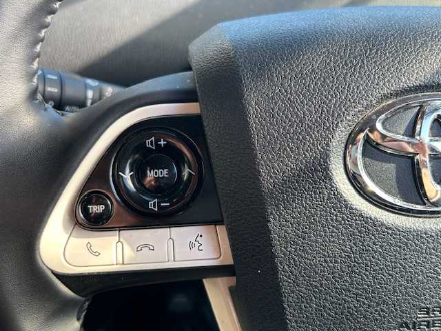 トヨタ プリウス Sセーフティプラス 宮城県 2017(平29)年 6.5万km スティールブロンドM 登録時走行距離64869km/SDナビ/フルセグTV/CD/DVD/Bluetooth/バックカメラ/ドライブレコーダー/ETC/追従クルーズコントロール/純正フロアマット/シートヒーター/衝突軽減ブレーキ/横滑り防止装置/LEDライト/コーナーセンサー/純正アルミホイール/15インチ冬タイヤ＆ホイール付き/電動格納ミラー