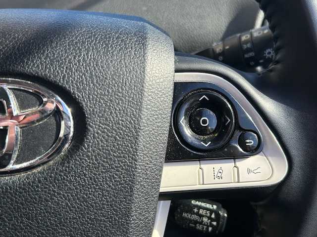 トヨタ プリウス Sセーフティプラス 宮城県 2017(平29)年 6.5万km スティールブロンドM 登録時走行距離64869km/SDナビ/フルセグTV/CD/DVD/Bluetooth/バックカメラ/ドライブレコーダー/ETC/追従クルーズコントロール/純正フロアマット/シートヒーター/衝突軽減ブレーキ/横滑り防止装置/LEDライト/コーナーセンサー/純正アルミホイール/15インチ冬タイヤ＆ホイール付き/電動格納ミラー