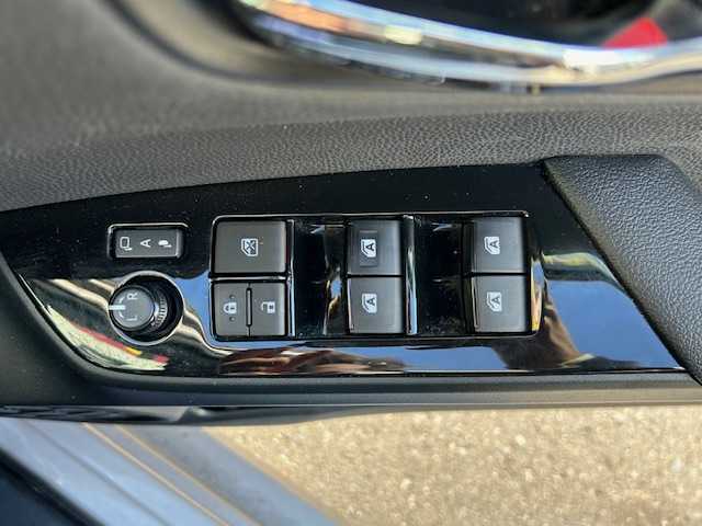 トヨタ プリウス Sセーフティプラス 宮城県 2017(平29)年 6.5万km スティールブロンドM 登録時走行距離64869km/SDナビ/フルセグTV/CD/DVD/Bluetooth/バックカメラ/ドライブレコーダー/ETC/追従クルーズコントロール/純正フロアマット/シートヒーター/衝突軽減ブレーキ/横滑り防止装置/LEDライト/コーナーセンサー/純正アルミホイール/15インチ冬タイヤ＆ホイール付き/電動格納ミラー