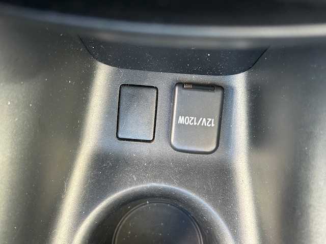 トヨタ プリウス Sセーフティプラス 宮城県 2017(平29)年 6.5万km スティールブロンドM 登録時走行距離64869km/SDナビ/フルセグTV/CD/DVD/Bluetooth/バックカメラ/ドライブレコーダー/ETC/追従クルーズコントロール/純正フロアマット/シートヒーター/衝突軽減ブレーキ/横滑り防止装置/LEDライト/コーナーセンサー/純正アルミホイール/15インチ冬タイヤ＆ホイール付き/電動格納ミラー