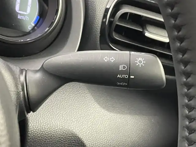 トヨタ ヤリス ハイブリッド Z 埼玉県 2020(令2)年 2.6万km 赤 純正８インチディスプレイオーディオ　バックカメラ　ドライブレコーダー　セーフティセンス　レーダークルーズコントロール　シートヒーター　スマートキー　オートハイビーム　ＬＥＤヘッドライト　地デジTV