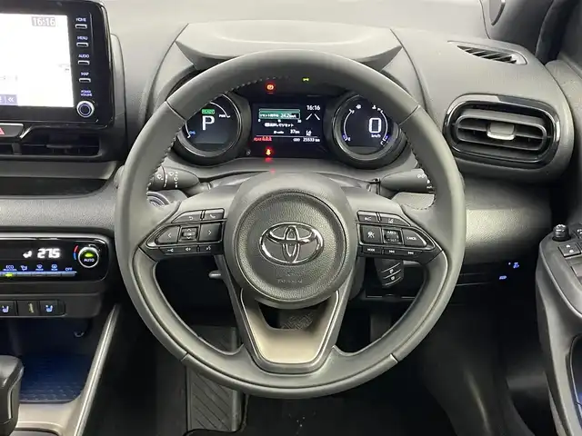 トヨタ ヤリス ハイブリッド Z 埼玉県 2020(令2)年 2.6万km 赤 純正８インチディスプレイオーディオ　バックカメラ　ドライブレコーダー　セーフティセンス　レーダークルーズコントロール　シートヒーター　スマートキー　オートハイビーム　ＬＥＤヘッドライト　地デジTV