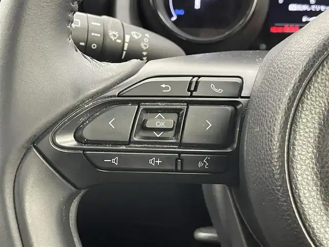 トヨタ ヤリス ハイブリッド Z 埼玉県 2020(令2)年 2.6万km 赤 純正８インチディスプレイオーディオ　バックカメラ　ドライブレコーダー　セーフティセンス　レーダークルーズコントロール　シートヒーター　スマートキー　オートハイビーム　ＬＥＤヘッドライト　地デジTV