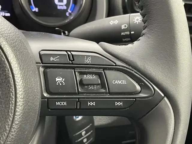 トヨタ ヤリス ハイブリッド Z 埼玉県 2020(令2)年 2.6万km 赤 純正８インチディスプレイオーディオ　バックカメラ　ドライブレコーダー　セーフティセンス　レーダークルーズコントロール　シートヒーター　スマートキー　オートハイビーム　ＬＥＤヘッドライト　地デジTV