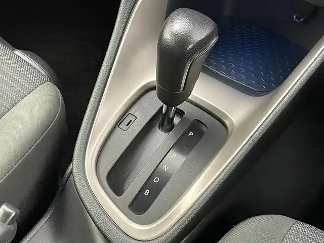 トヨタ ヤリス ハイブリッド Z 埼玉県 2020(令2)年 2.6万km 赤 純正８インチディスプレイオーディオ　バックカメラ　ドライブレコーダー　セーフティセンス　レーダークルーズコントロール　シートヒーター　スマートキー　オートハイビーム　ＬＥＤヘッドライト　地デジTV