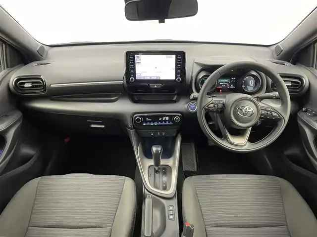 トヨタ ヤリス ハイブリッド Z 埼玉県 2020(令2)年 2.6万km 赤 純正８インチディスプレイオーディオ　バックカメラ　ドライブレコーダー　セーフティセンス　レーダークルーズコントロール　シートヒーター　スマートキー　オートハイビーム　ＬＥＤヘッドライト　地デジTV