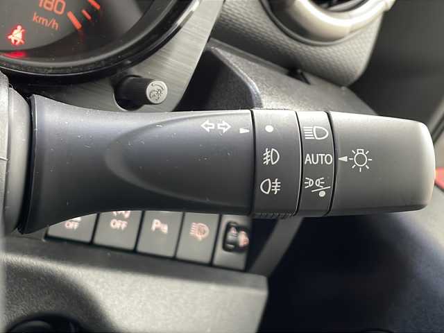 スズキ ジムニー ノマド FC 香川県 2025(令7)年 0.1千km アークティックホワイトパール スズキセーフティーサポート/・衝突被害軽減ブレーキ/・誤発進抑制機能/・車線逸脱警報/・アダプティブクルーズコントロール/・先行車発進お知らせ機能/前席シートヒーター/ヒーテッドドアミラー/コーナーセンサー/革巻きステアリング/ステアリングリモコン/純正15インチアルミホイール/LEDヘッドライト/フォグランプ/アイドリングストップ/パワーウィンドウ/オートエアコン/プッシュスタート/スマートキー/スペアキー/保証書/取扱説明書/記録簿