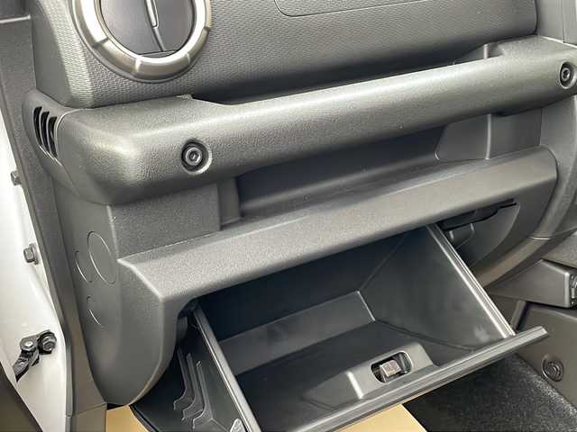 スズキ ジムニー ノマド FC 香川県 2025(令7)年 0.1千km アークティックホワイトパール スズキセーフティーサポート/・衝突被害軽減ブレーキ/・誤発進抑制機能/・車線逸脱警報/・アダプティブクルーズコントロール/・先行車発進お知らせ機能/前席シートヒーター/ヒーテッドドアミラー/コーナーセンサー/革巻きステアリング/ステアリングリモコン/純正15インチアルミホイール/LEDヘッドライト/フォグランプ/アイドリングストップ/パワーウィンドウ/オートエアコン/プッシュスタート/スマートキー/スペアキー/保証書/取扱説明書/記録簿