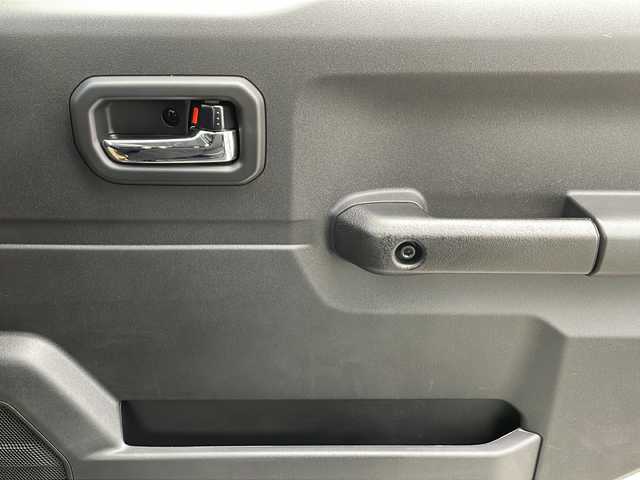 スズキ ジムニー ノマド FC 香川県 2025(令7)年 0.1千km アークティックホワイトパール スズキセーフティーサポート/・衝突被害軽減ブレーキ/・誤発進抑制機能/・車線逸脱警報/・アダプティブクルーズコントロール/・先行車発進お知らせ機能/前席シートヒーター/ヒーテッドドアミラー/コーナーセンサー/革巻きステアリング/ステアリングリモコン/純正15インチアルミホイール/LEDヘッドライト/フォグランプ/アイドリングストップ/パワーウィンドウ/オートエアコン/プッシュスタート/スマートキー/スペアキー/保証書/取扱説明書/記録簿